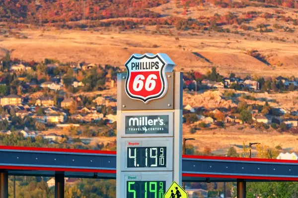 Lee Orders Strict Monitoring of Gas Stations Under New Price Law
