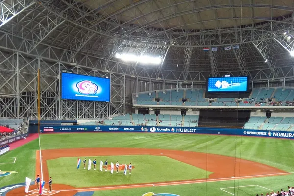 LG Twins Defeat Kiwoom Heroes 6-5 at Gocheok Sky Dome