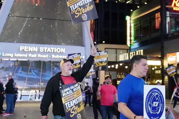 LIRR Strike Paralyzes New York Transit After Wage Talks Fail