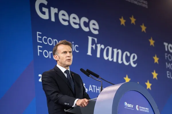 Macron Calls for New Bond Issues to Manage Covid Debt