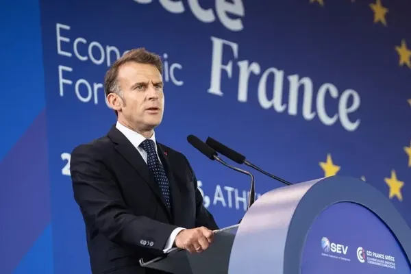 Macron Calls for New Bond Issues to Manage Covid Debt