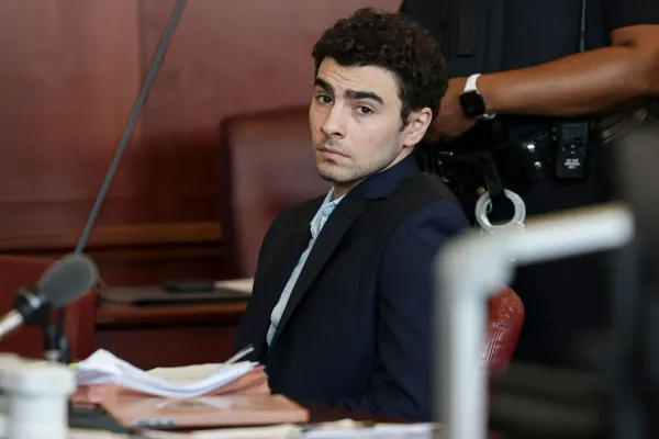 Manhattan Judge Excludes Press From Secret Luigi Mangione Hearing