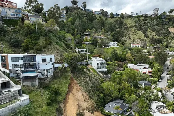 Masked Burglars Target Rich Estates in Los Angeles Spree