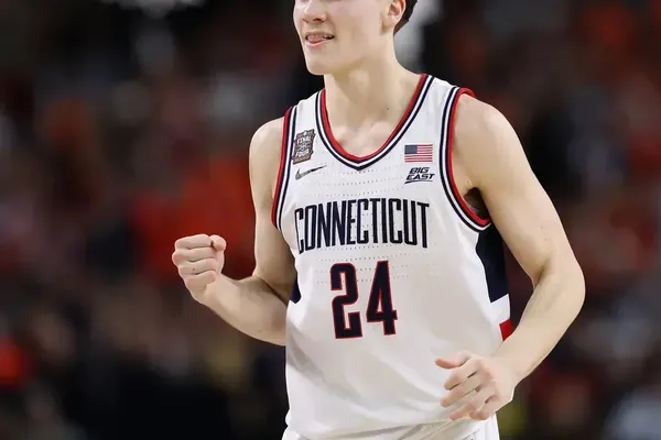 Michigan Enters National Final as Favorites Against UConn