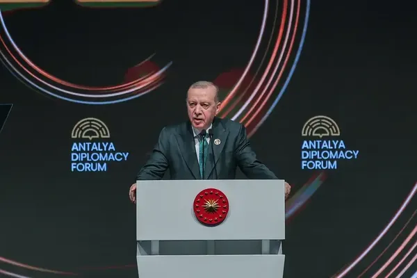 Middle Powers Rethink Diplomacy with Unpredictable U.S.