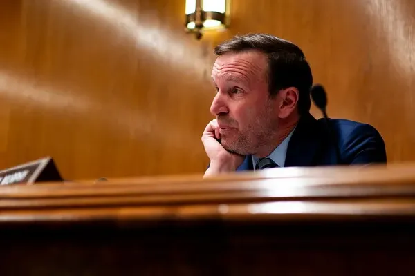 Murphy Vows to Dismantle Media Information Oligarchs