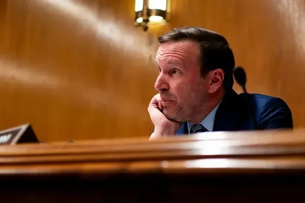 Murphy Vows to Dismantle Media Information Oligarchs