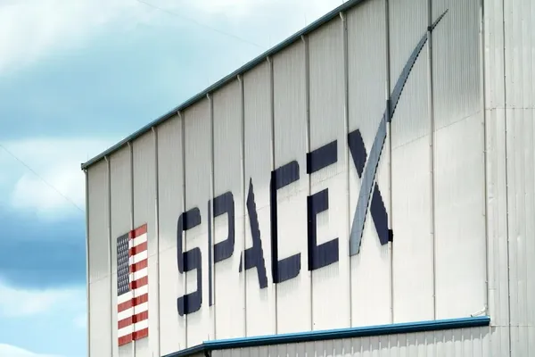 Musk Prepares SpaceX for June Public Listing