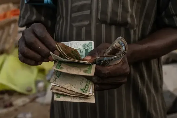 Nigeria Dollar Reserves Drop as Central Bank Defends Naira