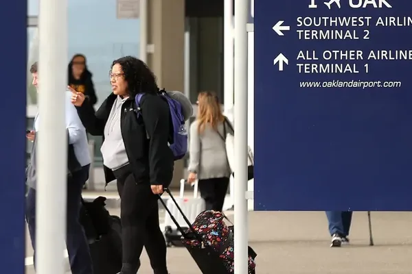 Oakland Airport Keeps San Francisco Bay Name Under Settlement