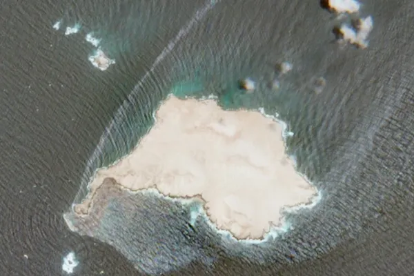 Sanctioned Tanker Leak Reaches Oman's Protected Qibliyah Island