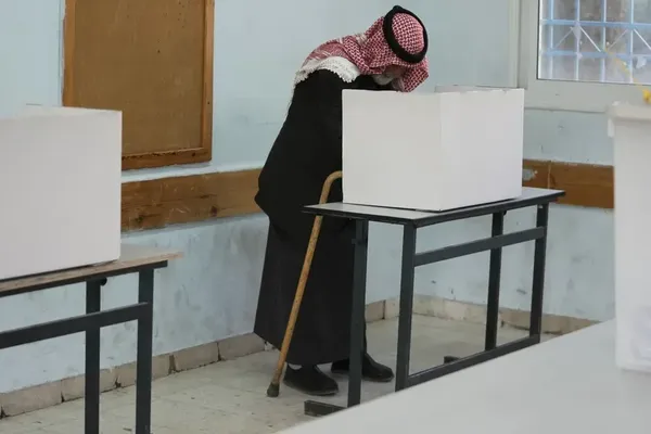 Palestinian Officials Hold Local Elections in Gaza