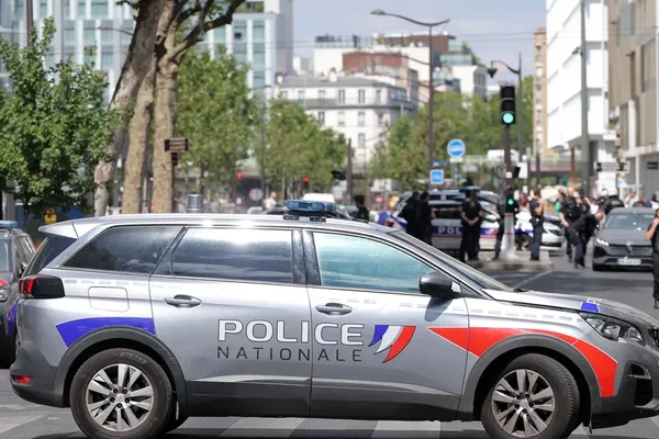 Paris Knife Attack Sends Three Women to Hospital Before Suspect Is Restrained