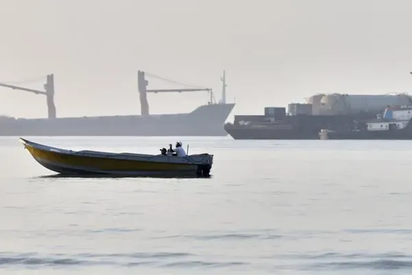 Pentagon Expands Iran Strikes as Hormuz Closure Threatens Oil Markets