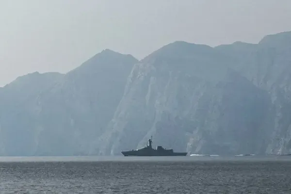 Pentagon Monitors Iranian Military Build-up Near Hormuz