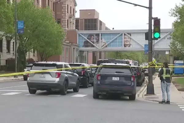 Prisoner Shoots Two Police Officers at Chicago Hospital