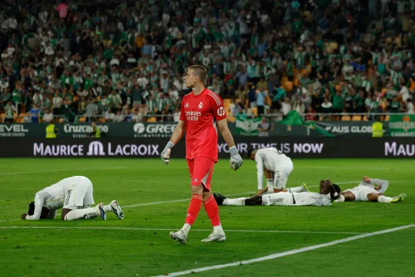 Real Madrid Title Hopes Fade After Bellerin Stunner