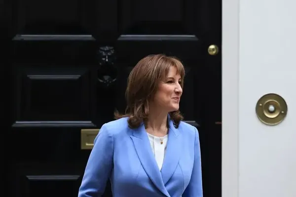 Reeves Outlines Plans to Cut Energy Costs for UK Firms