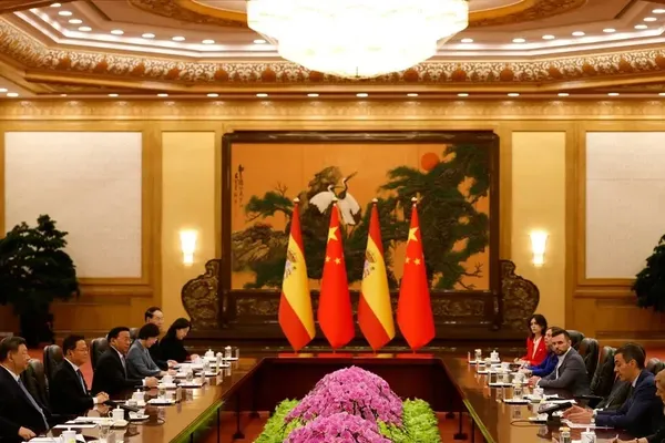 Sánchez Challenges Western Biases During Beijing Visit