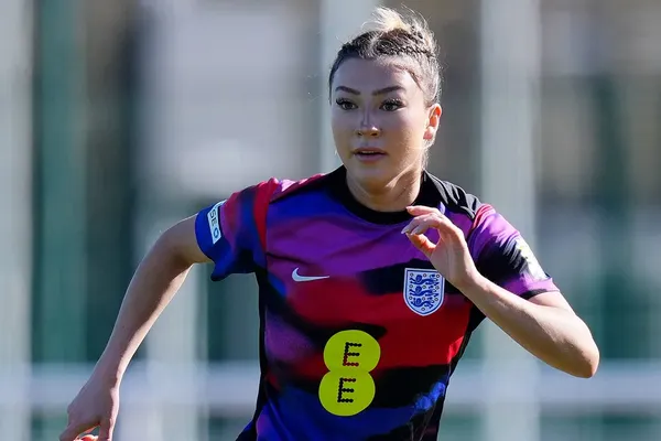 Seventeen Year Old Parkinson Joins England Senior Squad