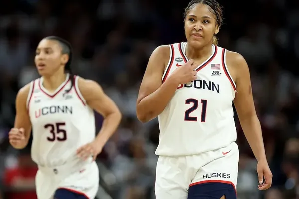 South Carolina Beats UConn in Tense Final Four Matchup
