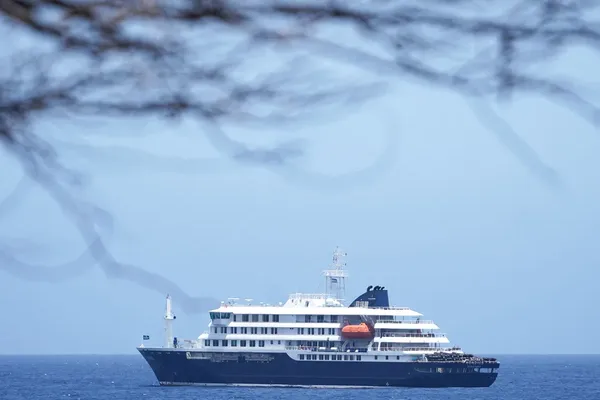 MV Hondius Waits Off Cape Verde After Hantavirus Deaths