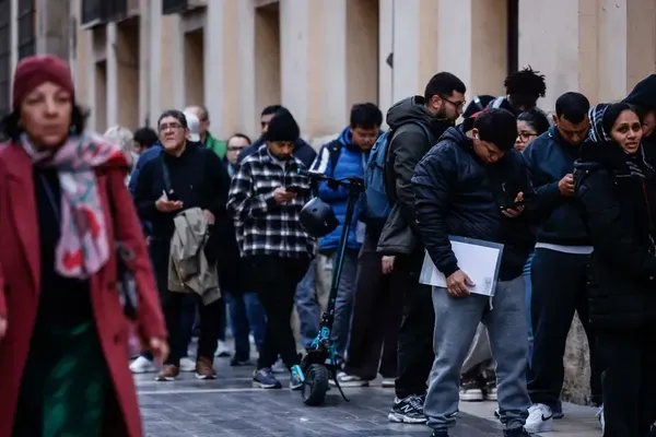 Spain Grants Legal Status to 500,000 Undocumented Migrants
