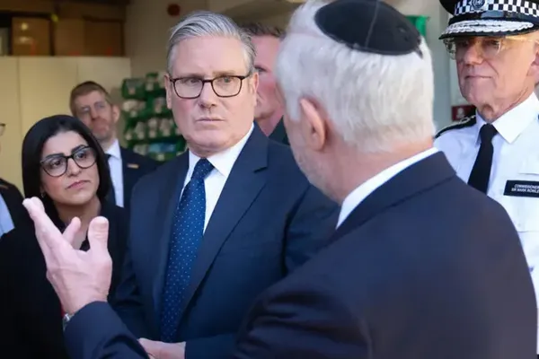 Starmer Faces Hecklers After London Terror Attack on Jewish Men