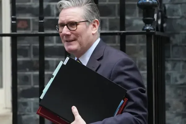 Starmer Faces UK Election Test as Labour Braces for Losses