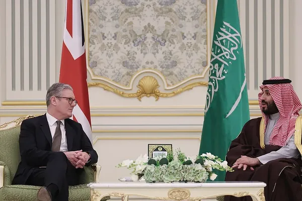 Starmer Seeks to Revive Failing US-Iran Ceasefire in Doha