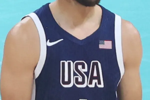 Stephen Curry Sidelined Ten More Days with Persistent Knee Issue