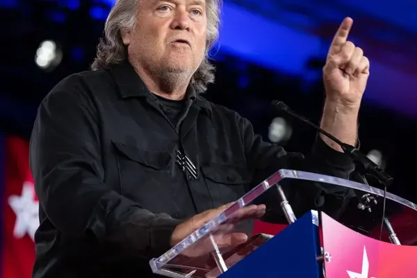 Supreme Court Vacates Conviction Against Steve Bannon