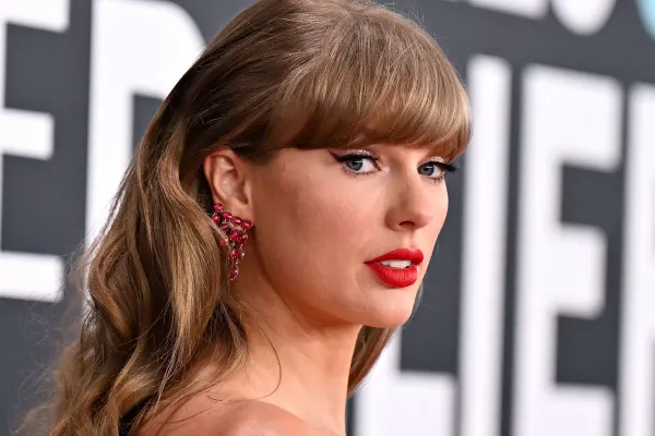 Taylor Swift Honors Elizabeth Taylor in New Music Video