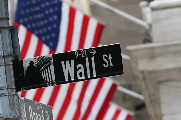 Tech Stock Selloff Tests Wall Street AI Patience