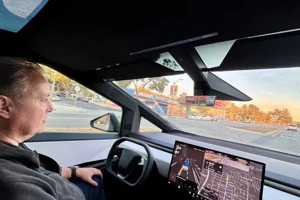 Tesla Seeks Las Vegas Permit for 5,000 Robotaxis