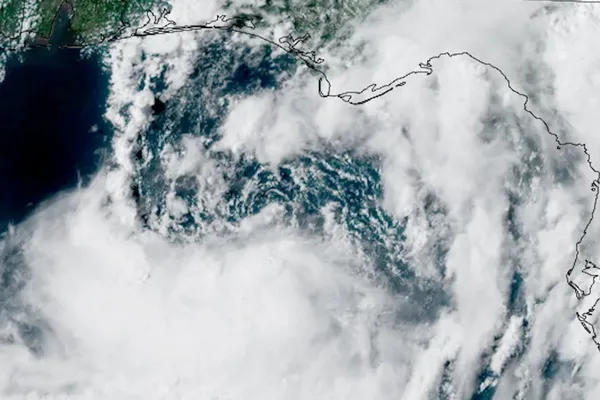 Bertha Tracks Along Gulf Coast With Flood and Surge Warnings