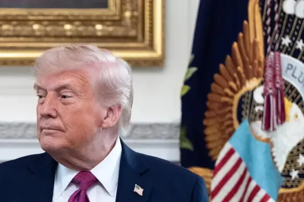 Trump Extends Iran Ceasefire but Maintains Naval Blockade