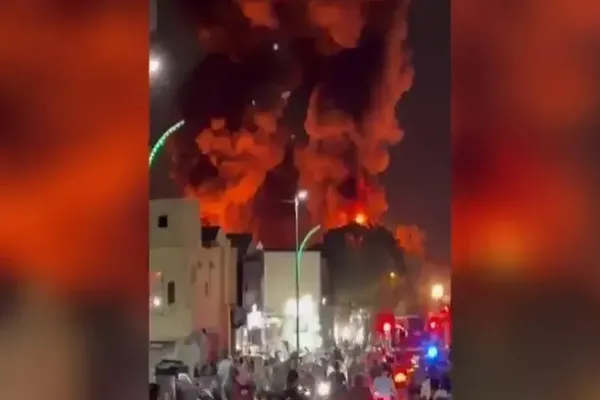 Trump Halts Iran Strikes and Says Peace Deal Is Near
