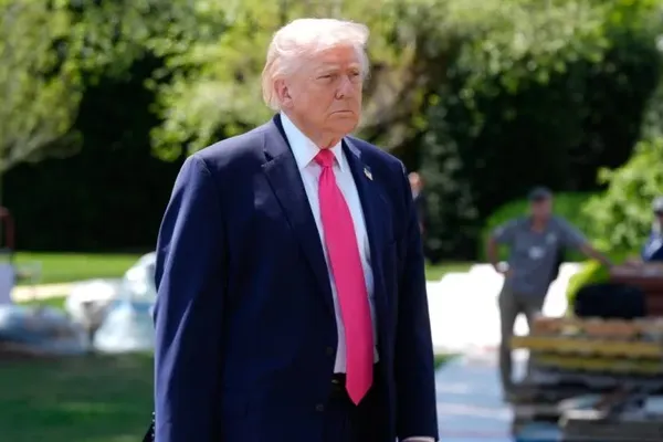 Trump Orders Navy to Shoot Mine Laying Boats in Strait