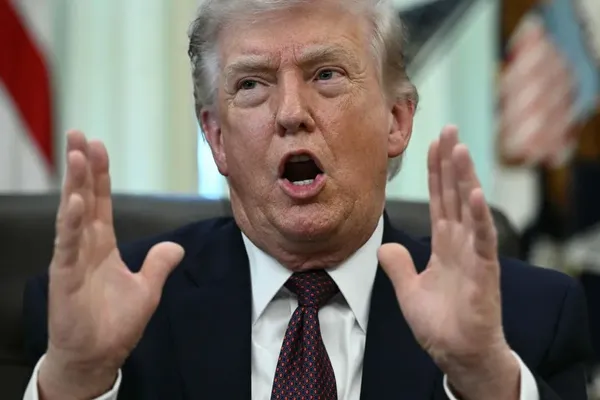Trump Orders US Forces to Leave Iran Within Three Weeks