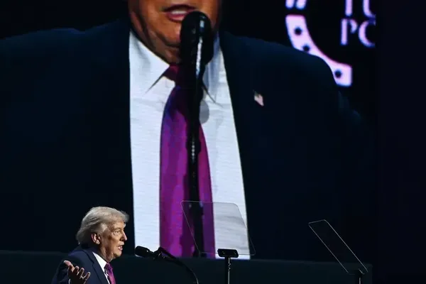 Trump Ranks MAGA Allies in Dispute With Pope Leo