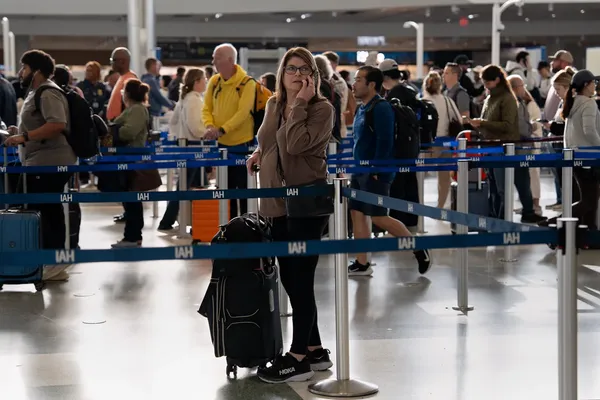 Trump Restores TSA Pay to Clear Houston Airport Crowds