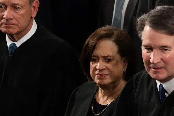 Trump Shifts Tactics Toward Supreme Court Ahead of Decisions