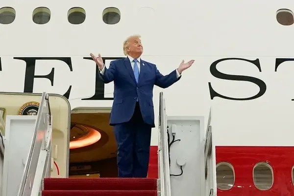 Trump Shows Qatari 747 Set to Serve as Air Force One