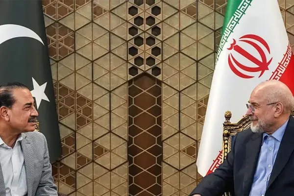 Trump Signals Iran Accord Despite Looming Military Strikes