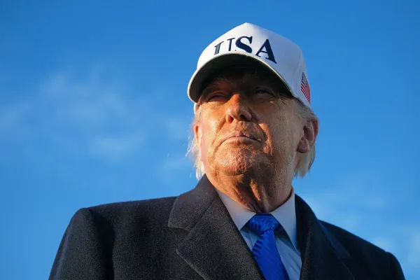 Trump Signs Executive Order Restricting Mail-In Ballots