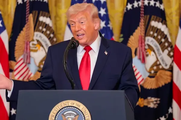 Trump Tells G7 Leaders Iranian Resistance Is Collapsing