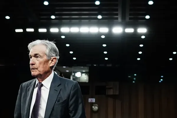 Trump Threatens to Fire Powell if Fed Chair Refuses to Exit