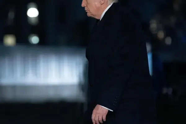 Trump Threatens Xi with Summit Delay Over Hormuz Crisis