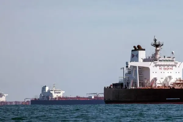 Trump Urges Allies to Escort Ships Through Hormuz